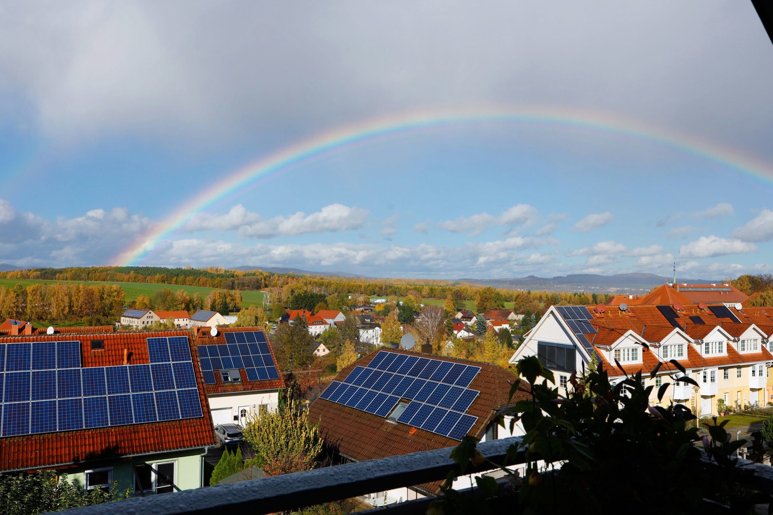 Rooftop solar panels on neighborhood homes that could join a California virtual power plant program