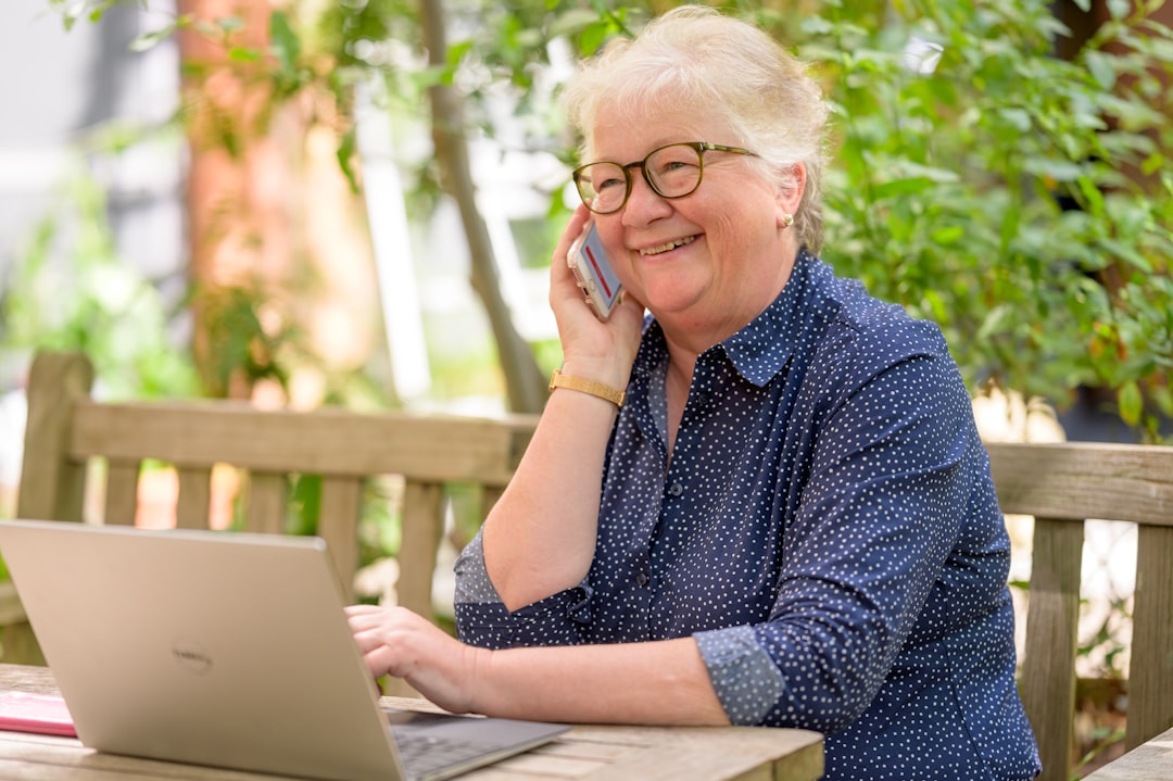 Free ChatGPT Workshops Are Teaching Seniors to Outsmart Scammers