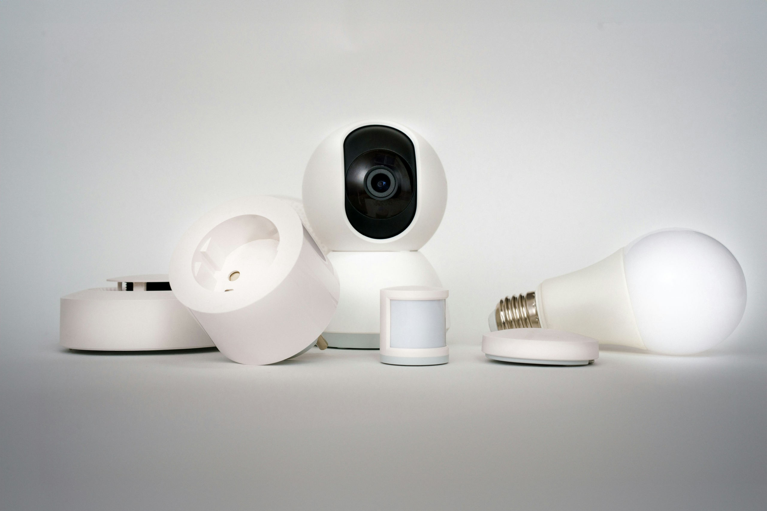 SimpliSafe’s New Doorbell Talks to Porch Pirates Before They Strike